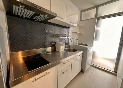 Modern kitchen with stainless steel countertop and backsplash