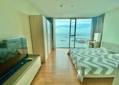 Bedroom with a sea view and modern furnishings