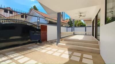 Covered patio with ceiling fans and gate