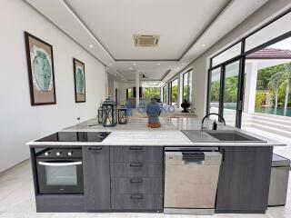 5 Bedrooms House Huay Yai H011695