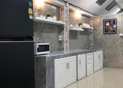 Townhouse for rent in Changklan close to Shang gri la hotel