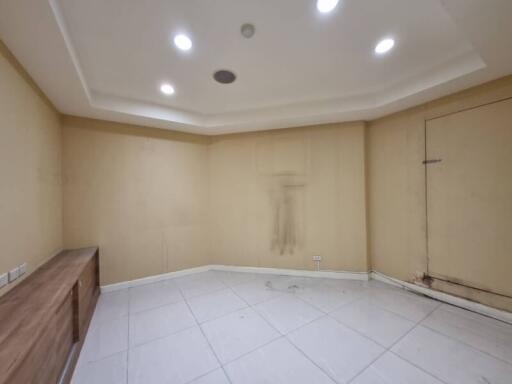 Commercial for Rent/Sale in Khlong Toei