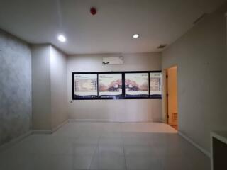 Commercial for Rent in Khlong Toei