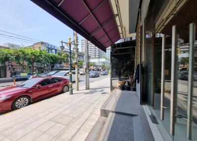 Commercial for Rent in Khlong Toei