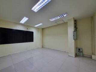 Commercial for Rent in Khlong Toei