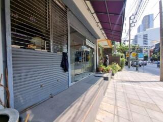 Commercial for Rent in Khlong Toei