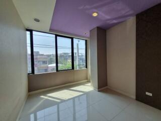 Commercial for Rent in Khlong Toei