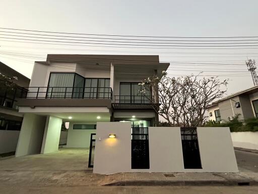 Pool Villa for Sale in Chang Phueak, Mueang Chiang Mai.