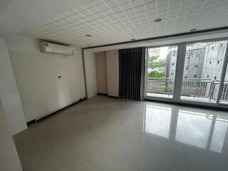 Commercial for Rent in Huai Khwang