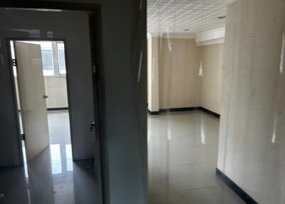 Commercial for Rent in Huai Khwang