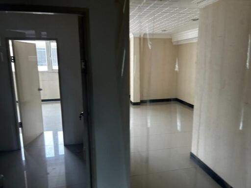 Commercial for Rent in Huai Khwang