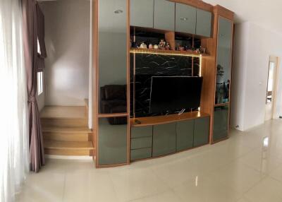 Townhouse for Rent in Suan Luan