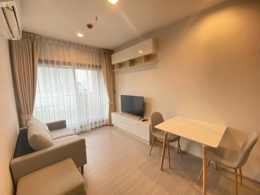 Condo for Rent at Life Asoke Hype