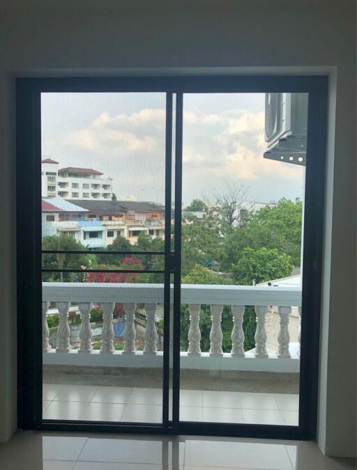 Townhouse for Rent in Watthana