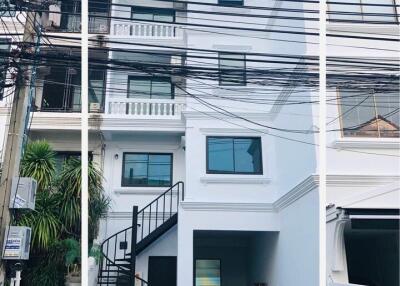 Townhouse for Rent in Watthana