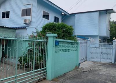 House for Rent in Thon Buri.