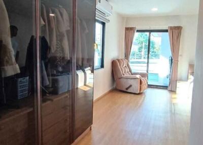 House for Sale in Phra Khanong.