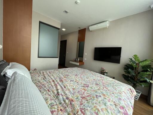 Condo for Rent, Sale at Stylish Condo