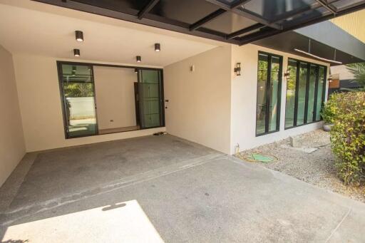 Contemporary 5-Bedroom House for Sale near Kad Farang