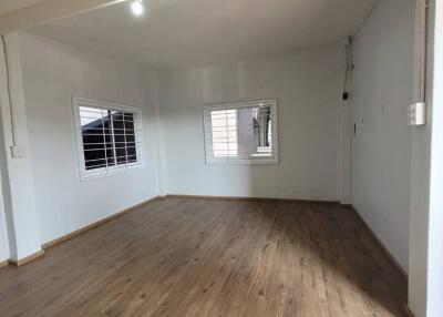 Commercial/Shophouse for Rent in Mueang Samut Prakan