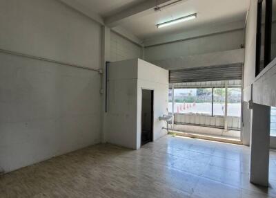 Commercial/Shophouse for Rent in Mueang Samut Prakan