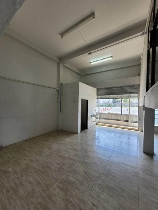 Commercial/Shophouse for Rent in Mueang Samut Prakan