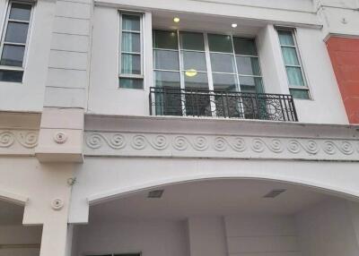 Townhouse for Rent in Prawet