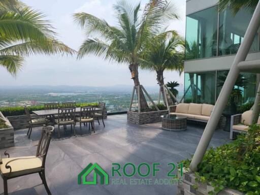 Best Deal! For Sale: The Riviera Jomtien Condo 1 Bedroom 33rd Floor Beach View One of Pattaya / S-0837