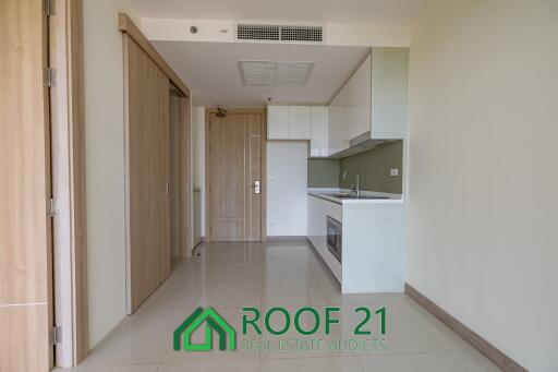 Best Deal! For Sale: The Riviera Jomtien Condo 1 Bedroom 33rd Floor Beach View One of Pattaya / S-0836L