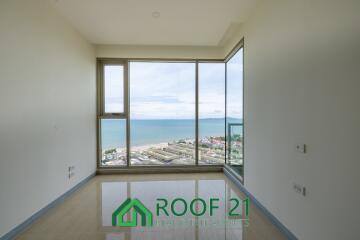 Best Deal! For Sale: The Riviera Jomtien Condo 1 Bedroom 33rd Floor Beach View One of Pattaya / S-0837