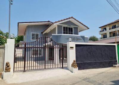 House for Sale in Wat Ket, Mueang Chiang Mai.