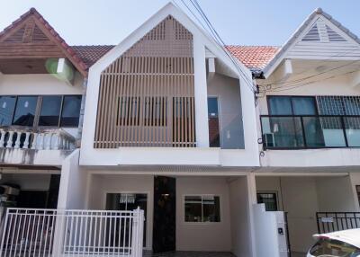 Townhouse for Sale in Mae Hia, Mueang Chiang Mai