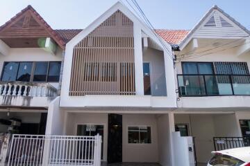 Townhouse for Sale in Mae Hia, Mueang Chiang Mai