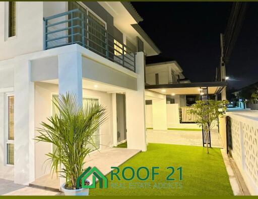 Sales Charming 2-Story Pool Villa with Full Amenities 232 Sqm 3 Bedrooms with Garden Near Jomtien Beach