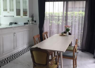 House for Rent in Phra Khanong.