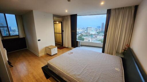 Condo for Rent at Supalai Place Condominium MAM (Sukhumvit 39 Phrom Phong)