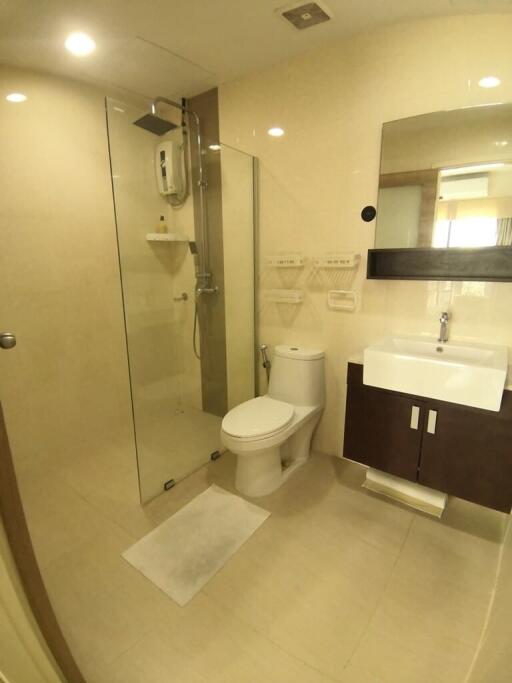 Condo for Rent at Renova Residence Chidlom