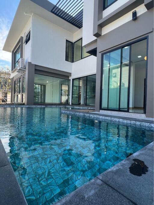 Pool villa for Sale in Chang Phueak, Mueang Chiang Mai.