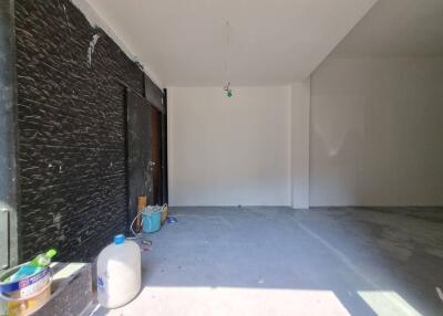 Commercial/Shophouse for Rent in Watthana