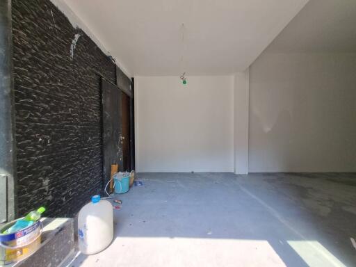 Commercial/Shophouse for Rent in Watthana