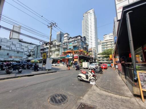 Commercial/Shophouse for Rent in Watthana