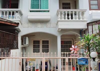 Townhouse for Sale in Phra Khanong