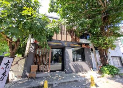 Restaurant+Butcher store for Rent in Khlong Toei