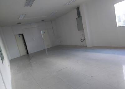 Commercial/Shophouse for Rent in Bang Phli