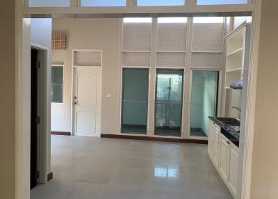 Townhouse for Rent in Phra Khanong