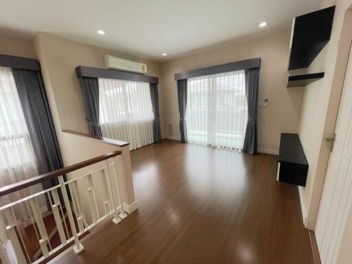 House for Sale in Bang Phli.