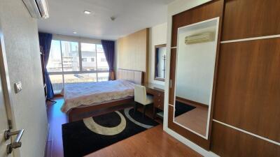 Condo for Rent at The Treasure Silom