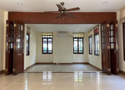 House for Rent in Watthana.