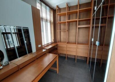 Townhouse for Sale in Sathon