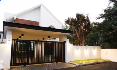 House for Sale in Pa Daet, Mueang Chiang Mai.